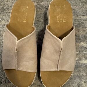 Taryn Rose Women's Tan Mules